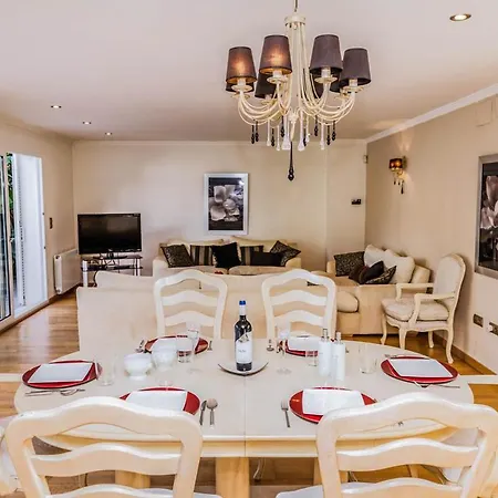 La Xara Sleeps 10 With Pool And Air Con Дения