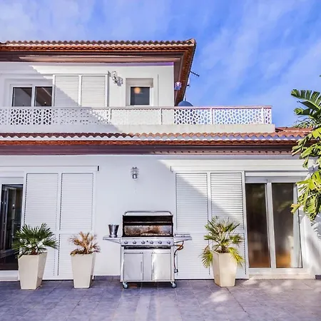 La Xara Sleeps 10 With Pool And Air Con *